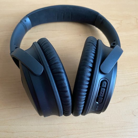 Bose QuietComfort 35 Noise Cancelling Headphones - Picture 6 of 13